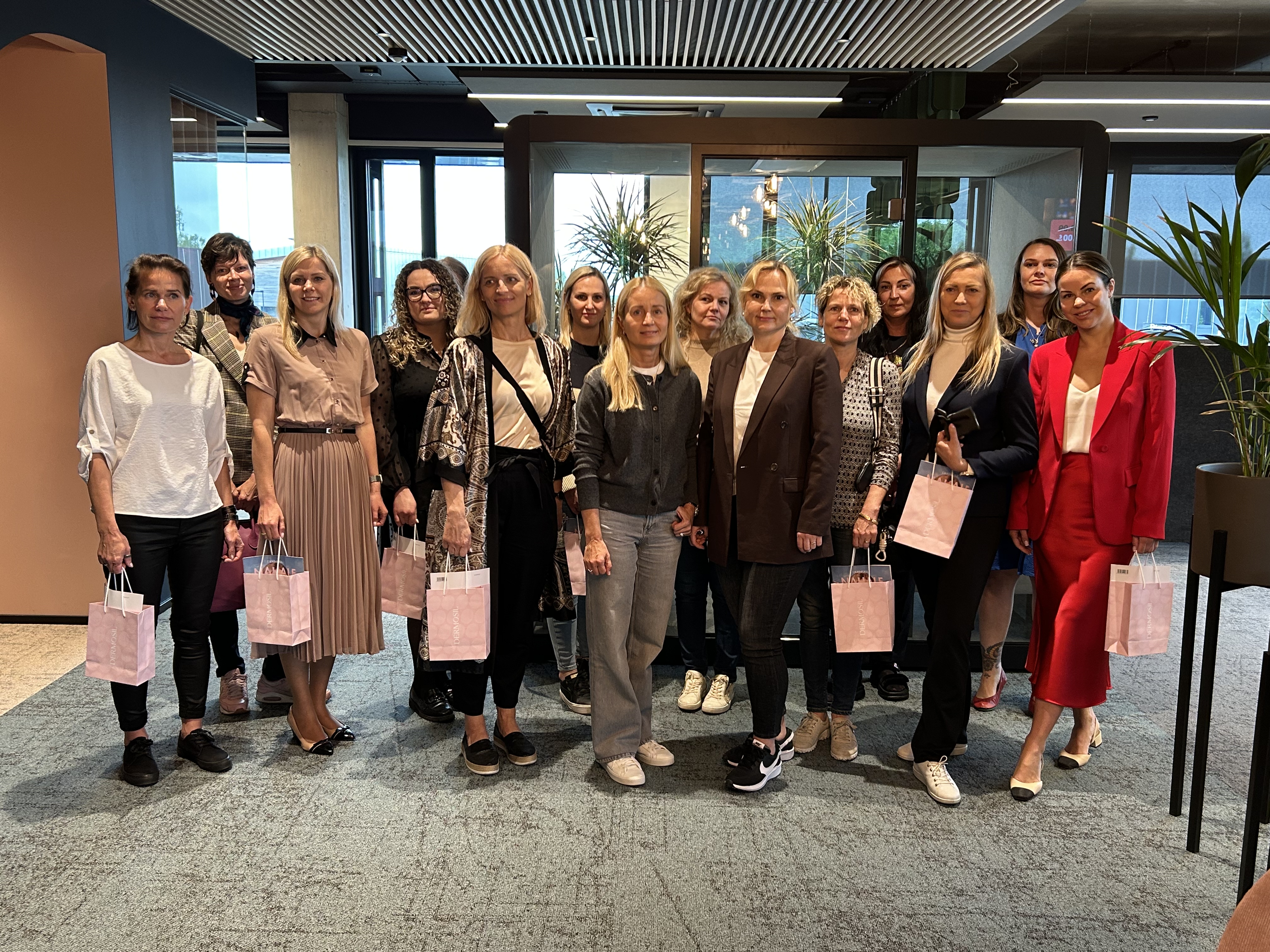Tartu naisjuhtide klubi külas tele2-l